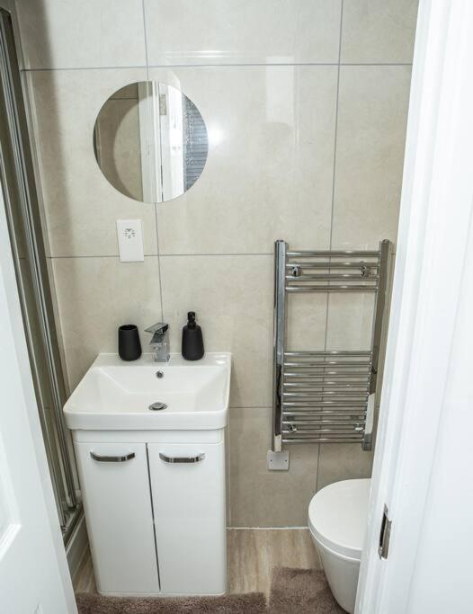 Aylesbury Apartment 1 With Free Parking Eksteriør billede
