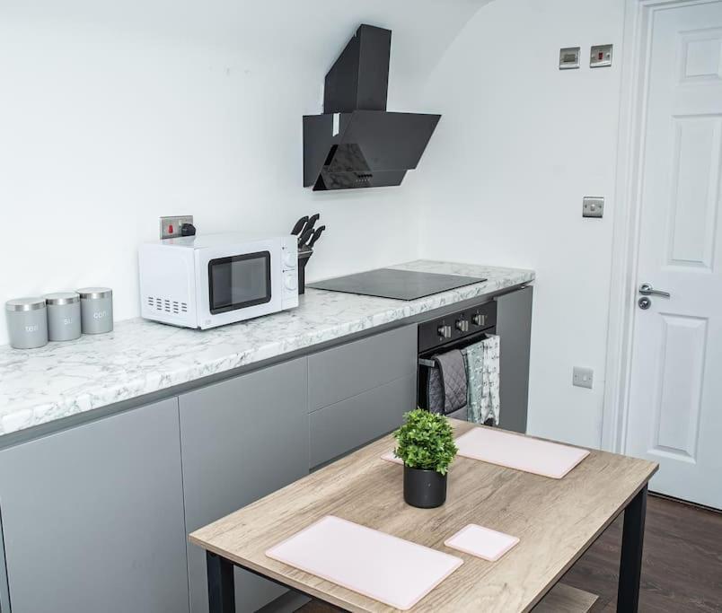 Aylesbury Apartment 1 With Free Parking Eksteriør billede